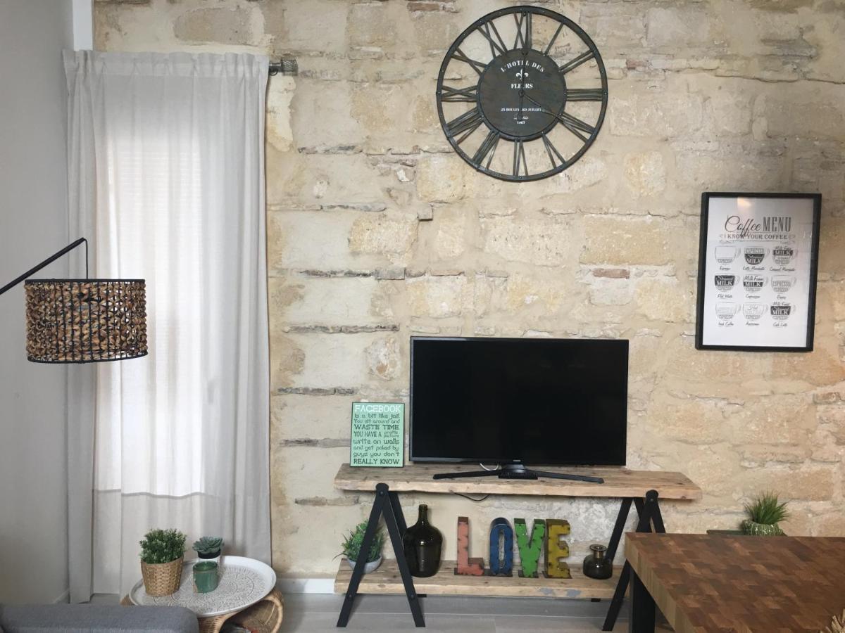 Loft Xerez Centro Apartment เฮเรซ เด ลาฟรอนเตรา ภายนอก รูปภาพ