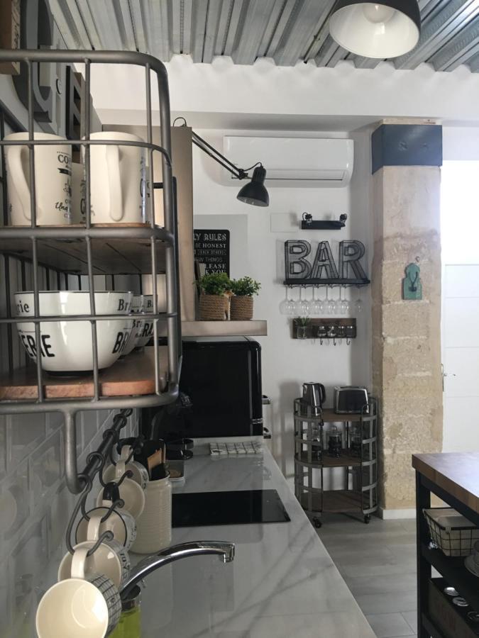 Loft Xerez Centro Apartment เฮเรซ เด ลาฟรอนเตรา ภายนอก รูปภาพ